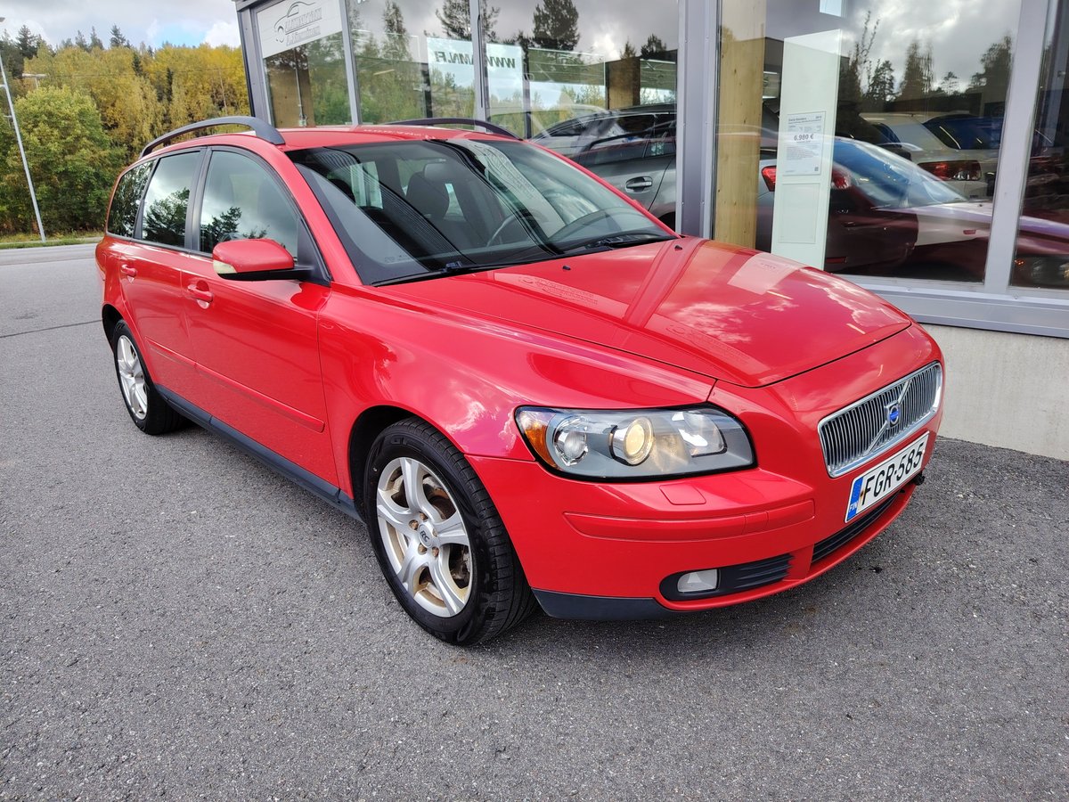 Volvo V50 2.4 140hp Momentum *JUURI KATSASTETTU*