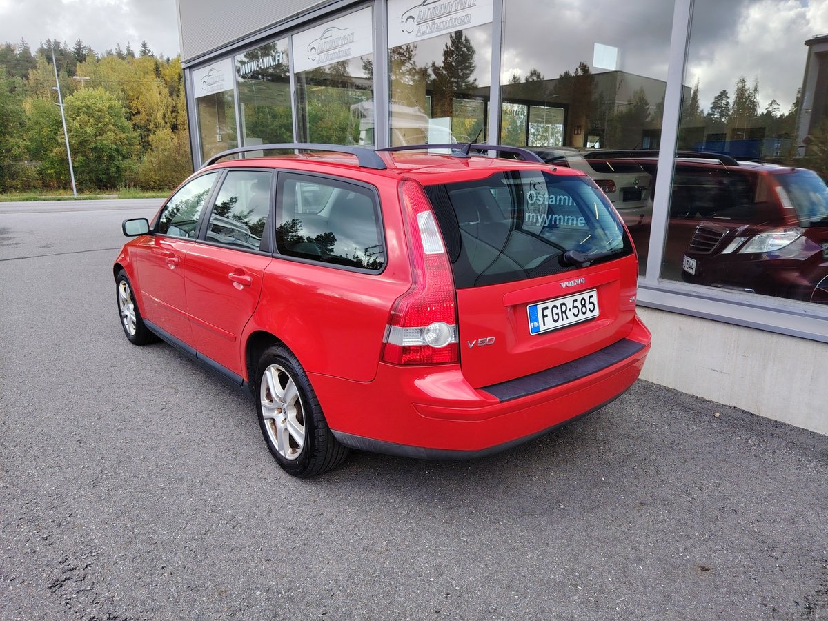 Volvo V50 2.4 140hp Momentum *JUURI KATSASTETTU*
