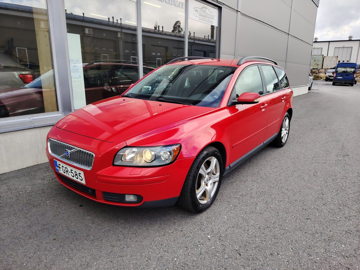 Volvo V50 2.4 140hp Momentum *JUURI KATSASTETTU*