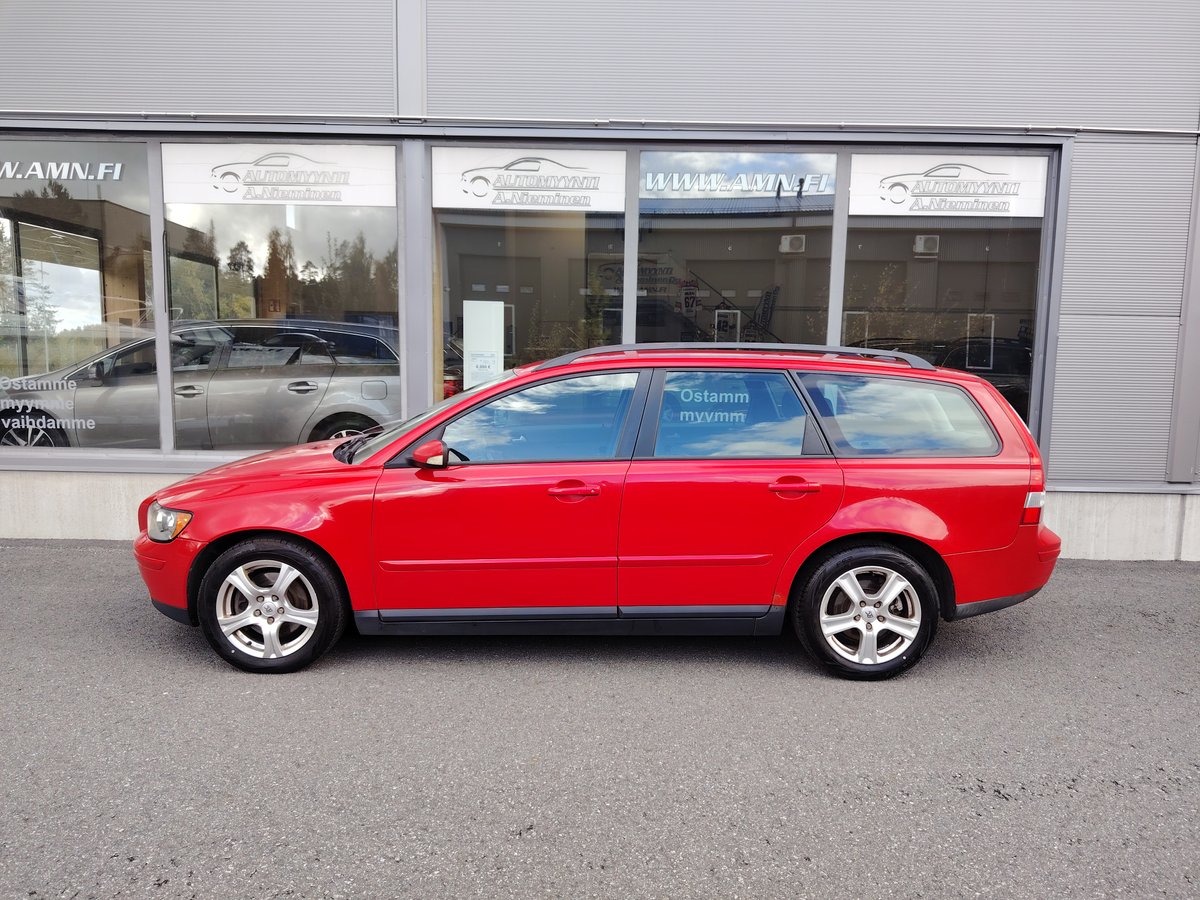 Volvo V50 2.4 140hp Momentum *JUURI KATSASTETTU*