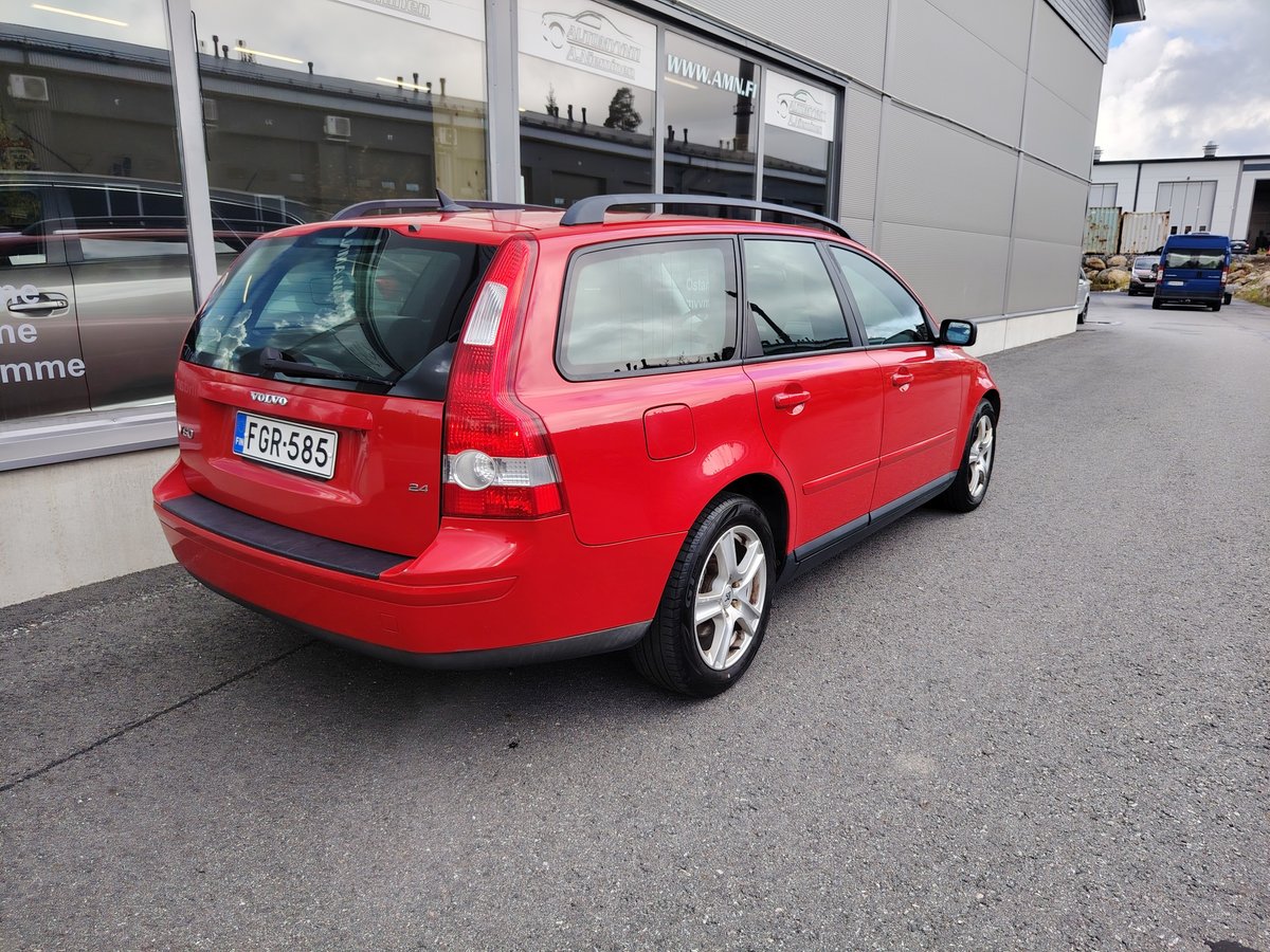 Volvo V50 2.4 140hp Momentum *JUURI KATSASTETTU*