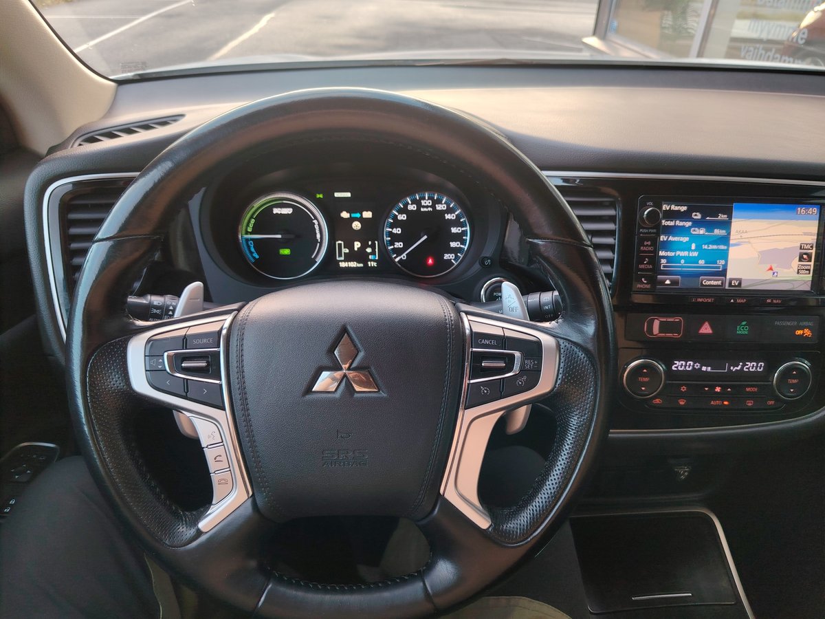 Mitsubishi Outlander PHEV 2,0 Intense 4wd *VETOKOUKKU/LOHKOLÄMMITIN/NAVI*