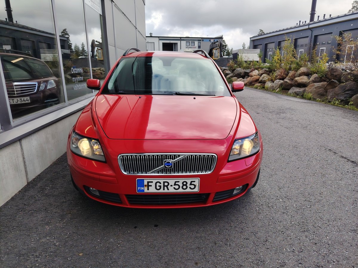 Volvo V50 2.4 140hp Momentum *JUURI KATSASTETTU*
