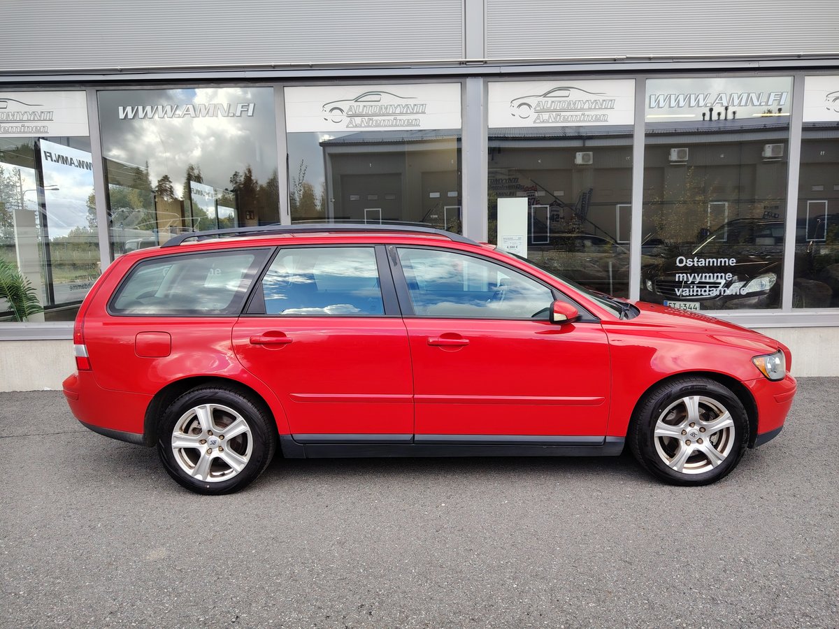 Volvo V50 2.4 140hp Momentum *JUURI KATSASTETTU*
