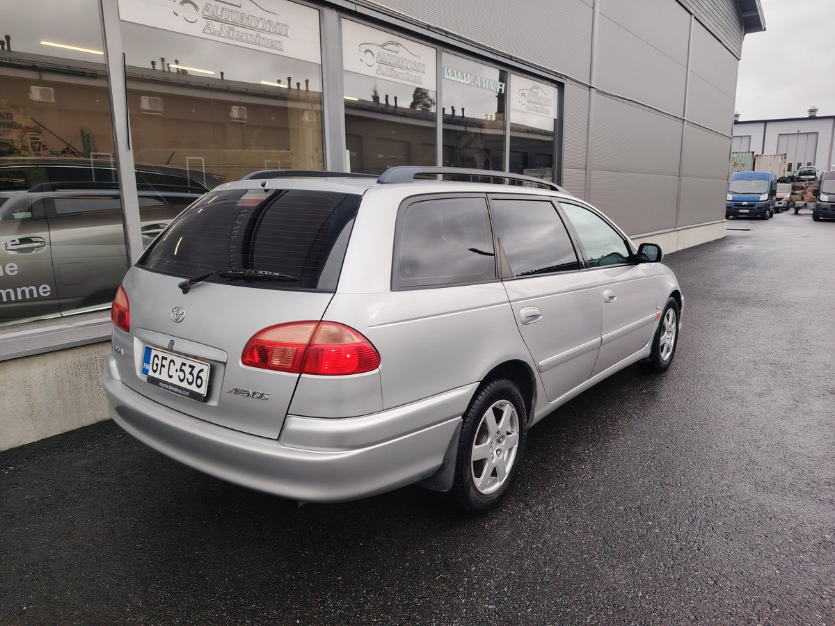 Toyota Avensis 1.8 VVT-i Automatic 129hp Linea Terra