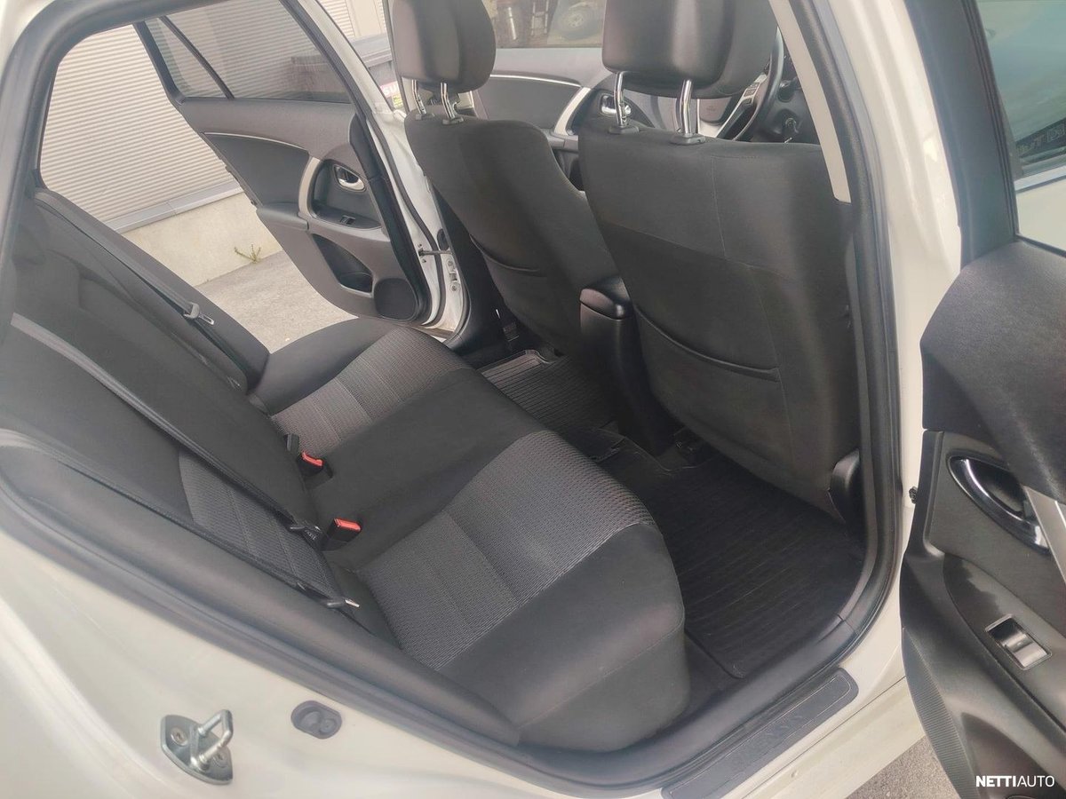 Toyota Avensis 1,8 Valvematic Active Wagon Multidrive S Aut *XENON/KOUKKU/P-KAMERA/DEFA*