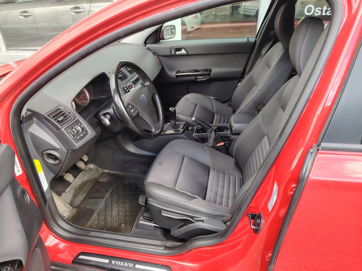 Volvo V50 2.4 140hp Momentum *JUURI KATSASTETTU*