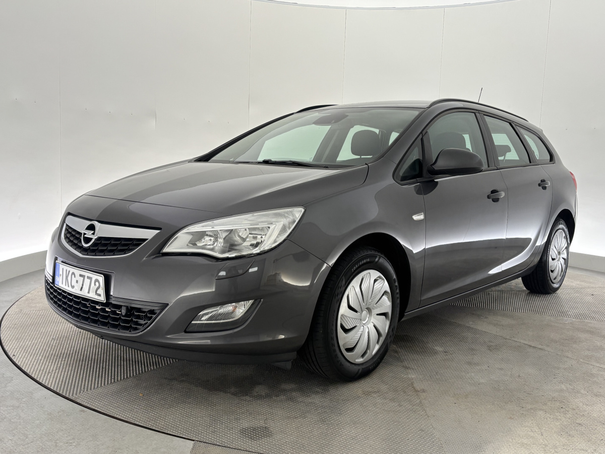 2011 Opel Astra - Image 1