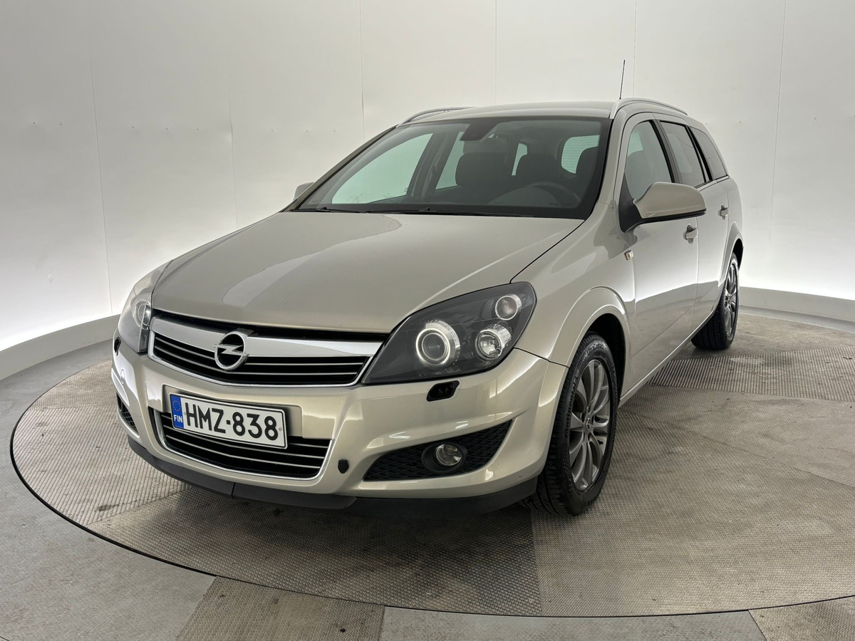 2010 Opel Astra - Image 1