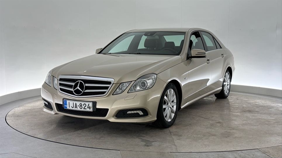 2009 Mercedes-Benz E - Image 1