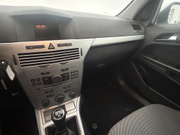 2010 Opel Astra - Image 20 - Thumbnail