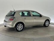2009 Opel Astra - Image 5 - Thumbnail