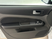 2010 Ford Focus - Image 16 - Thumbnail