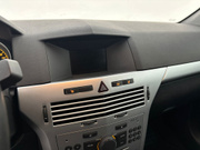 2010 Opel Astra - Image 13 - Thumbnail