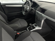 2010 Opel Astra - Image 10 - Thumbnail
