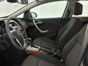 2011 Opel Astra - Image 10 - Thumbnail