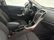 2010 Opel Astra - Image 9 - Thumbnail