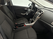 2011 Opel Astra - Image 9 - Thumbnail