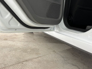 2010 Ford Focus - Image 11 - Thumbnail