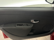 2010 Renault Clio - Image 12 - Thumbnail