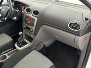 2010 Ford Focus - Image 18 - Thumbnail