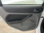 2010 Ford Focus - Image 15 - Thumbnail
