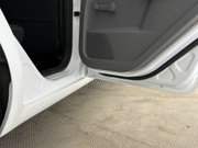 2010 Ford Focus - Image 10 - Thumbnail