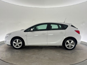 2010 Opel Astra - Image 8 - Thumbnail