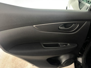 2014 Nissan Qashqai - Image 13 - Thumbnail