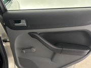 2009 Ford Focus - Image 11 - Thumbnail