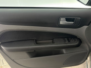 2009 Ford Focus - Image 13 - Thumbnail