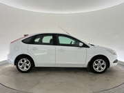 2010 Ford Focus - Image 6 - Thumbnail