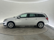 2010 Opel Astra - Image 7 - Thumbnail