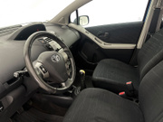 2007 Toyota Yaris - Image 17 - Thumbnail