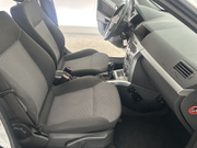 2010 Opel Astra - Image 13 - Thumbnail