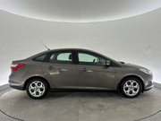2011 Ford Focus - Image 7 - Thumbnail