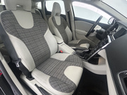 2017 Volvo V40 Cross Country - Image 17 - Thumbnail