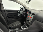 2010 Ford Focus - Image 20 - Thumbnail