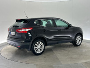 2015 Nissan Qashqai - Image 4 - Thumbnail