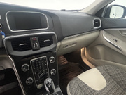 2017 Volvo V40 Cross Country - Image 21 - Thumbnail