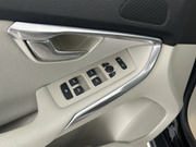 2017 Volvo V40 Cross Country - Image 13 - Thumbnail