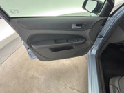 2006 Ford Focus - Image 21 - Thumbnail