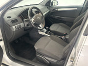 2010 Opel Astra - Image 15 - Thumbnail