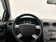 2010 Ford Focus - Image 24 - Thumbnail